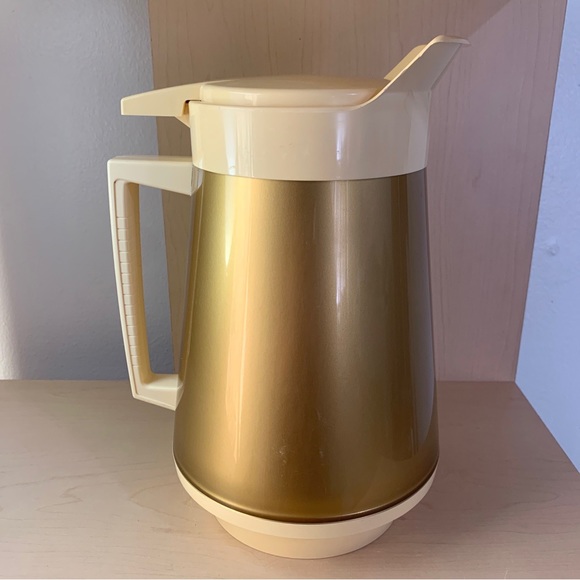 Thermo-Serv Custard and Gold Insulated Server/Pitcher - 6 Cup 10.5” Vintage Rare - Picture 4 of 13